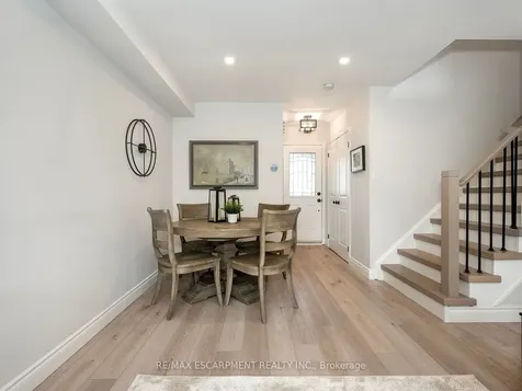 2448 Wooden Hill Circle Oakville ON L6M 4E3