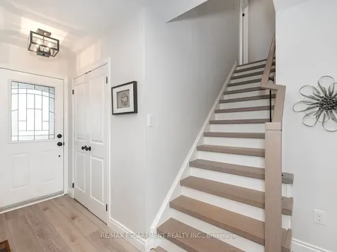 2448 Wooden Hill Circle Oakville ON L6M 4E3
