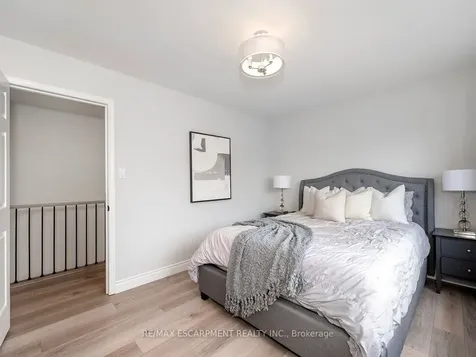 2448 Wooden Hill Circle Oakville ON L6M 4E3