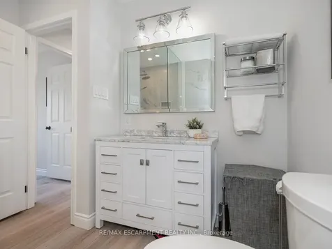 2448 Wooden Hill Circle Oakville ON L6M 4E3
