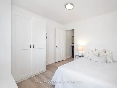 2448 Wooden Hill Circle Oakville ON L6M 4E3