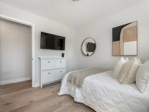 2448 Wooden Hill Circle Oakville ON L6M 4E3