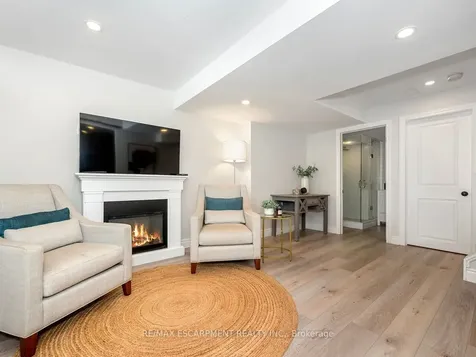 2448 Wooden Hill Circle Oakville ON L6M 4E3