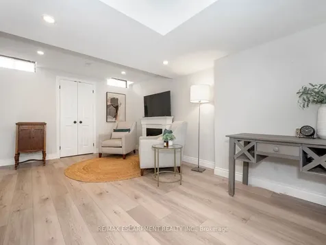 2448 Wooden Hill Circle Oakville ON L6M 4E3
