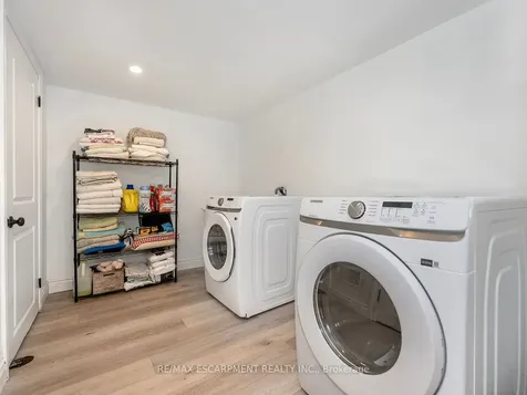 2448 Wooden Hill Circle Oakville ON L6M 4E3