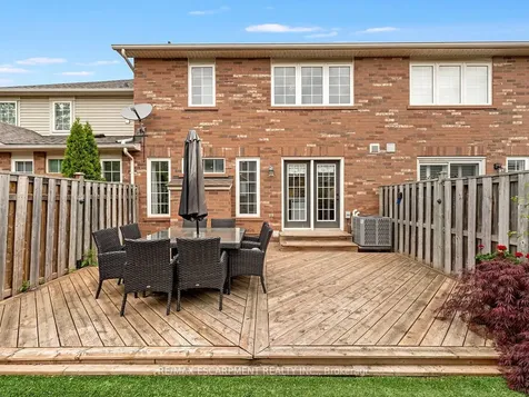 2448 Wooden Hill Circle Oakville ON L6M 4E3