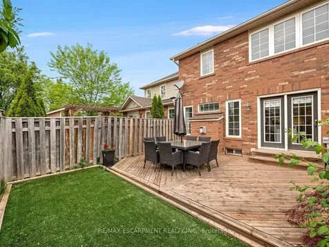 2448 Wooden Hill Circle Oakville ON L6M 4E3