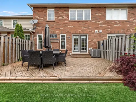 2448 Wooden Hill Circle Oakville ON L6M 4E3