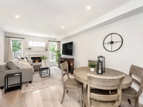 2448 Wooden Hill Circle Oakville ON L6M 4E3