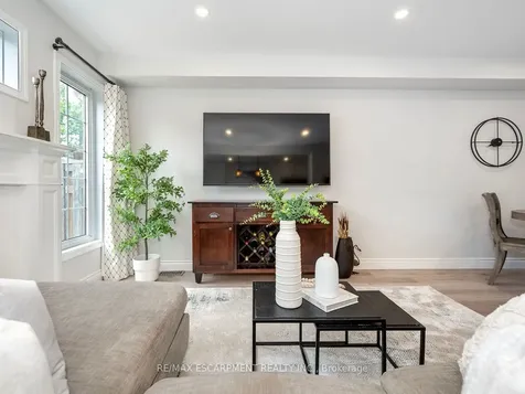 2448 Wooden Hill Circle Oakville ON L6M 4E3
