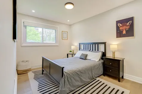 5226 Spruce Avenue Burlington ON L7L 1N1