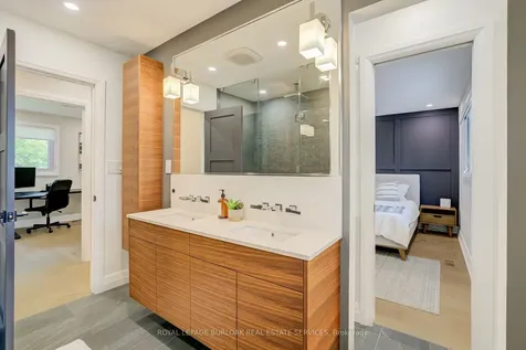 5226 Spruce Avenue Burlington ON L7L 1N1