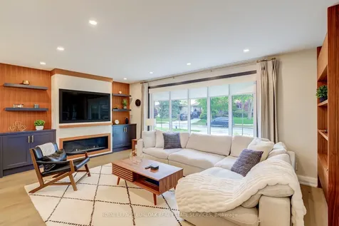 5226 Spruce Avenue Burlington ON L7L 1N1