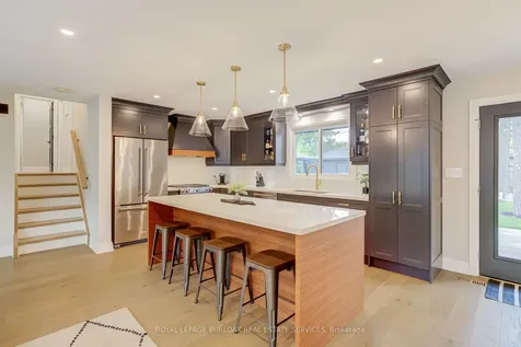 5226 Spruce Avenue Burlington ON L7L 1N1