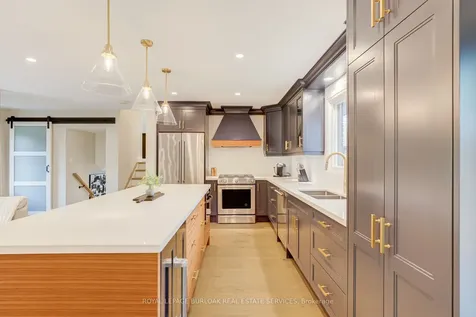 5226 Spruce Avenue Burlington ON L7L 1N1