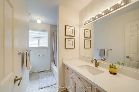 952 Huffman Crescent Milton ON L9T 6M7