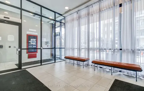 165 Canon Jackson Drive Toronto ON M6M 0C4