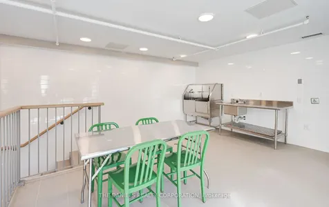 165 Canon Jackson Drive Toronto ON M6M 0C4
