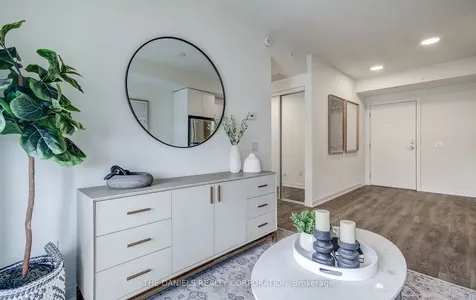 165 Canon Jackson Drive Toronto ON M6M 0C4