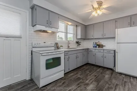 3125 Michael Crescent Burlington ON L7M 1V3