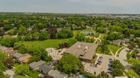 3125 Michael Crescent Burlington ON L7M 1V3