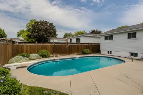 3125 Michael Crescent Burlington ON L7M 1V3