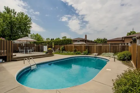 3125 Michael Crescent Burlington ON L7M 1V3