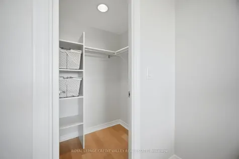 2379 Central Park Drive Oakville ON L6H 0E3