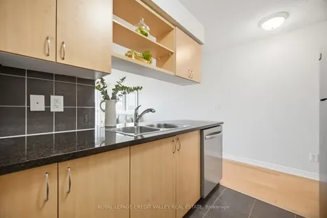 2379 Central Park Drive Oakville ON L6H 0E3