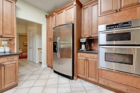 2141 Fowler Lane Mississauga ON L5K 1B9