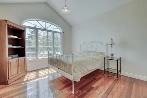 2141 Fowler Lane Mississauga ON L5K 1B9