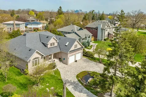 2141 Fowler Lane Mississauga ON L5K 1B9