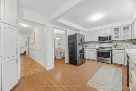 1004 Roxborough Drive Oakville ON L6M 1E3