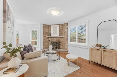 1004 Roxborough Drive Oakville ON L6M 1E3