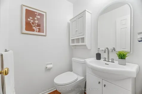 1004 Roxborough Drive Oakville ON L6M 1E3