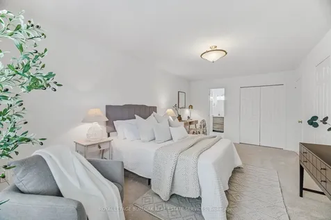 1004 Roxborough Drive Oakville ON L6M 1E3