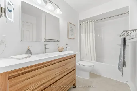 1004 Roxborough Drive Oakville ON L6M 1E3