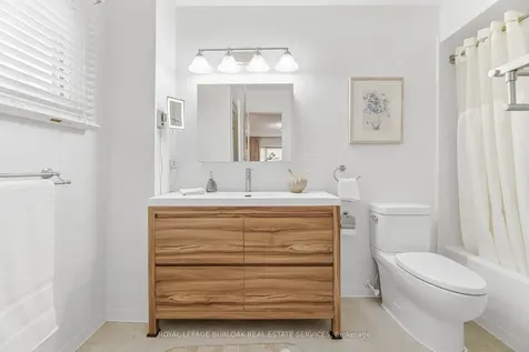 1004 Roxborough Drive Oakville ON L6M 1E3