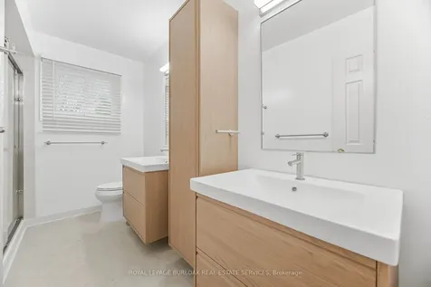 1004 Roxborough Drive Oakville ON L6M 1E3