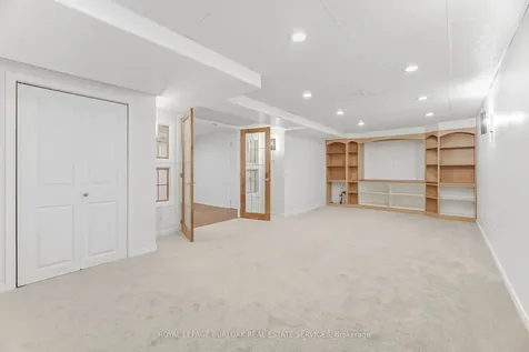 1004 Roxborough Drive Oakville ON L6M 1E3