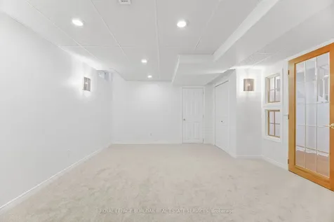 1004 Roxborough Drive Oakville ON L6M 1E3