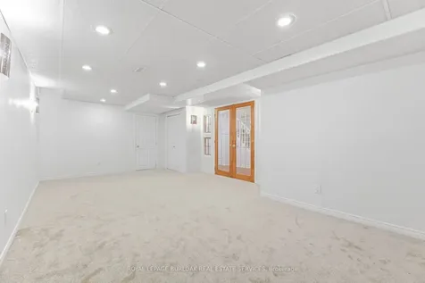 1004 Roxborough Drive Oakville ON L6M 1E3