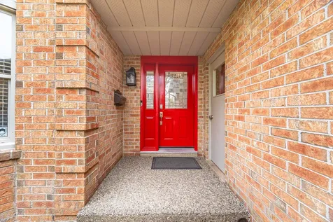 1004 Roxborough Drive Oakville ON L6M 1E3