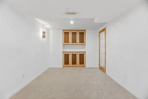 1004 Roxborough Drive Oakville ON L6M 1E3