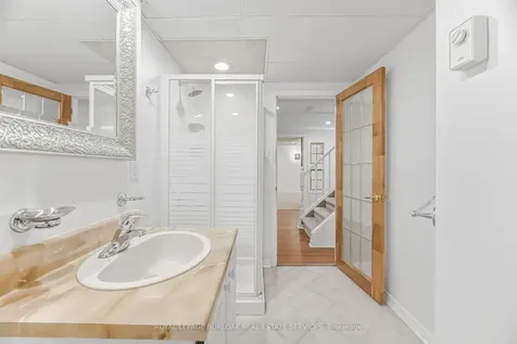 1004 Roxborough Drive Oakville ON L6M 1E3
