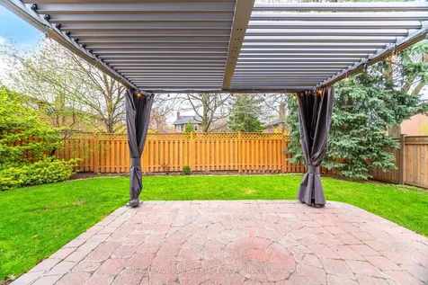 1004 Roxborough Drive Oakville ON L6M 1E3