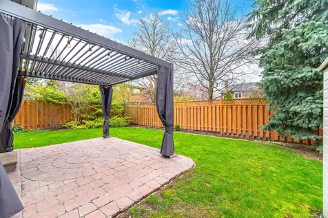 1004 Roxborough Drive Oakville ON L6M 1E3