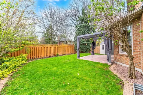 1004 Roxborough Drive Oakville ON L6M 1E3