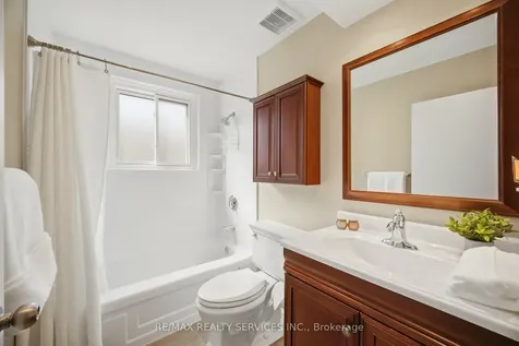 25 Ascot Avenue Brampton ON L6T 2P3