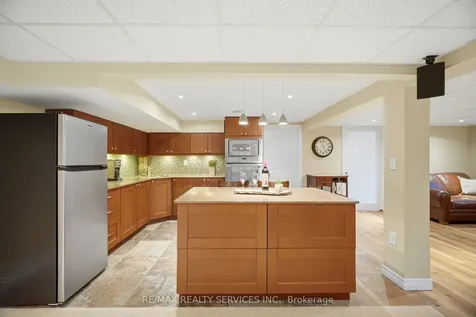 25 Ascot Avenue Brampton ON L6T 2P3